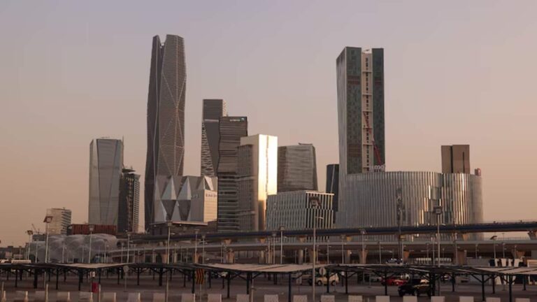 Israel-Iran War: खाड़ी देशों को होने लगी बजट की तंगी, विदेशी निवेश का कर सकते हैं रिव्यू; US को भी लग सकता है झटका