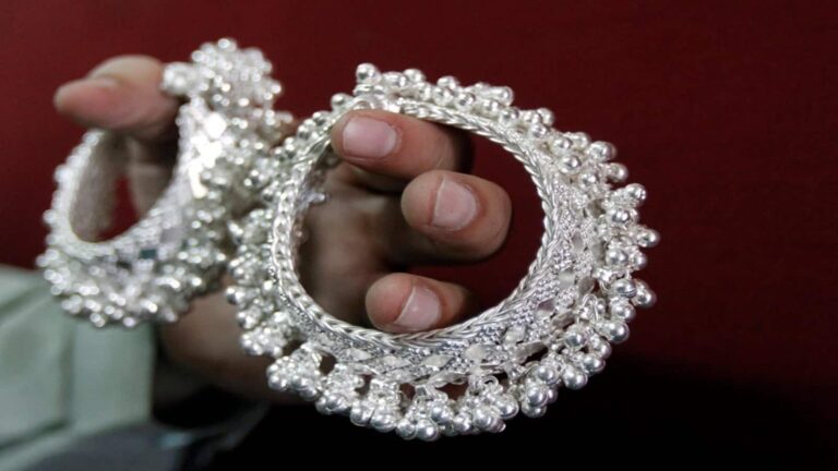 Silver Price Today: चांदी एक हफ्ते में ₹20000 महंगी, अब क्या है नया रेट
