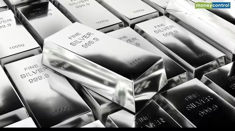 Silver Price Crash: फ्यूचर ट्रेड में चांदी लोअर सर्किट पर, 11% गिरकर 2 लाख के करीब पहुंची, सिल्वर ETF में 13% तक की गिरावट