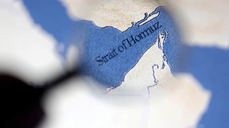 Middle East Crisis: स्ट्रेट ऑफ होर्मुज यूएस-इजरायल सहित कई देशों के लिए बंद, ईरान की सेना का बड़ा ऐलान