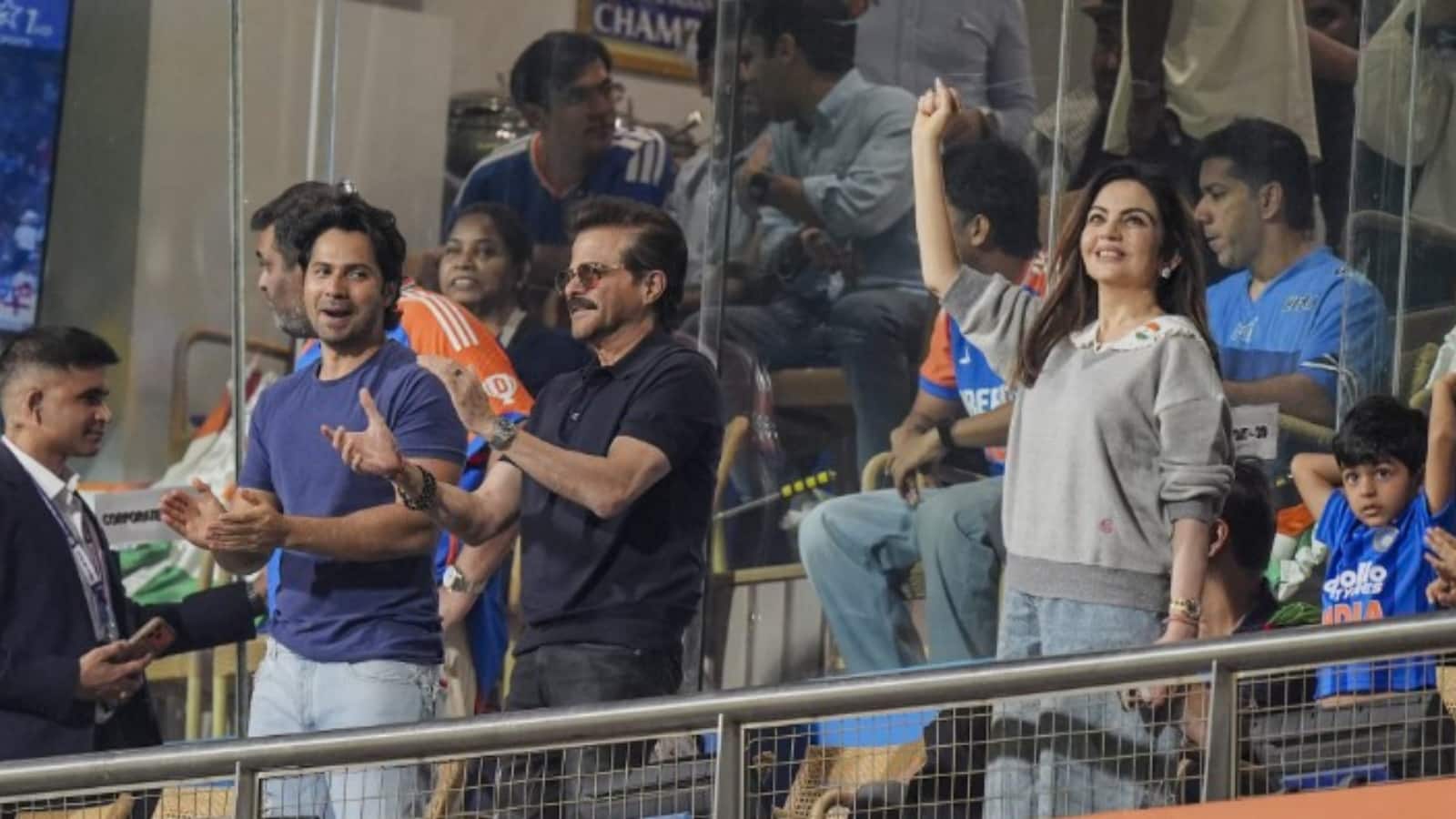 T20 World Cup Semi-Final: आलिया-रणबीर, वरुण धवन से लेकर अनिल कपूर तक, बॉलीवुड ने टी20 विश्व कप सेमीफाइनल में टीम इंडिया की जीत का मनाया जश्न