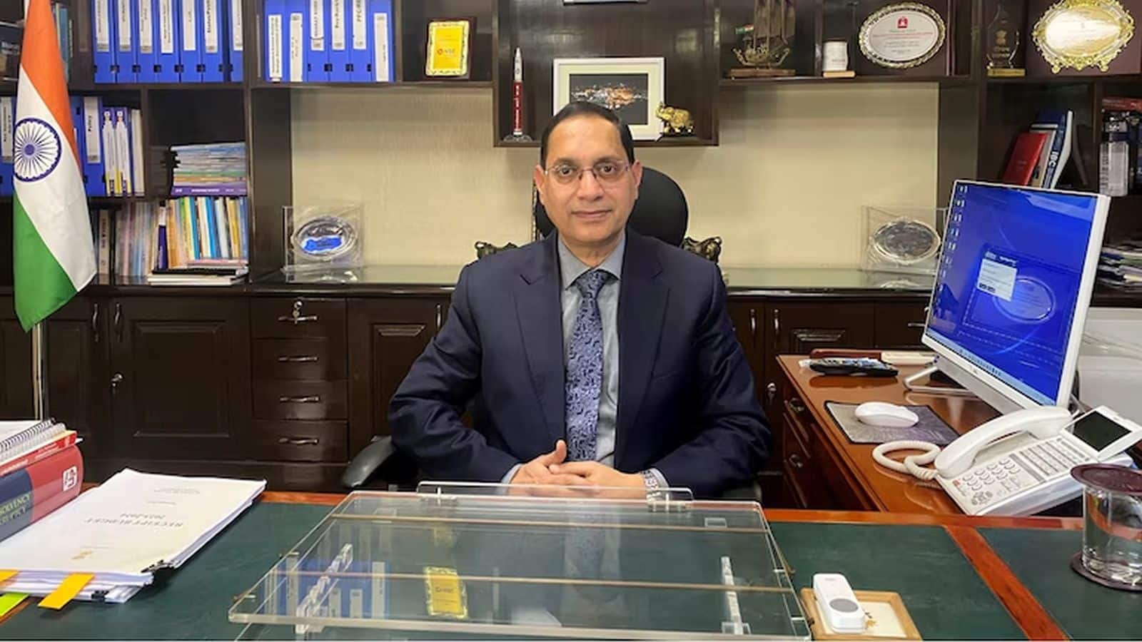 SEBI चीफ की IPO निवेशकों को बड़ी सलाह: 'लिस्टिंग गेन' का लालच है खतरनाक, लंबी अवधि का नजरिया अपनाए