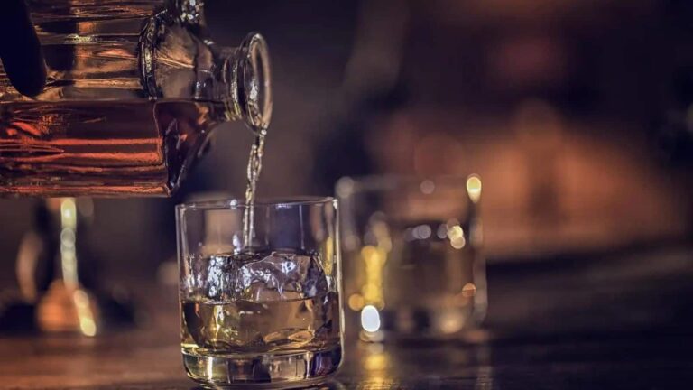 Liquor Stocks: यूनाइटेड ब्रुअरीज और यूनाइटेड स्पिरिट्स के शेयर 7% तक उछले, जानें तेजी की असली वजह