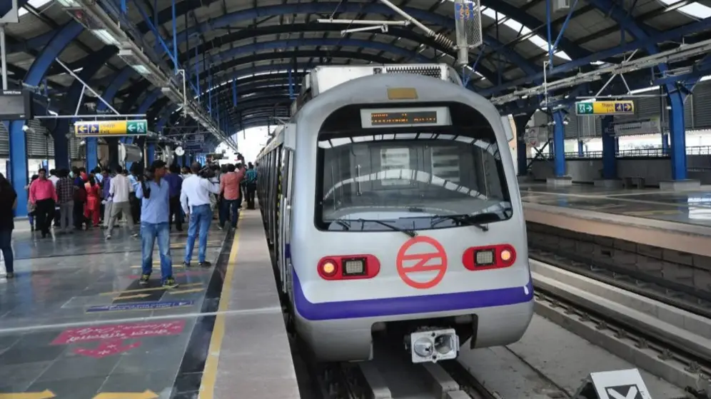 Delhi Metro Delay: तकनीकी खराबी के चलते देरी से चल रही मेट्रो, मैजेंटा लाइन के इन स्टेशनों पर यात्री परेशान; DMRC ने दिया ताजा अपडेट