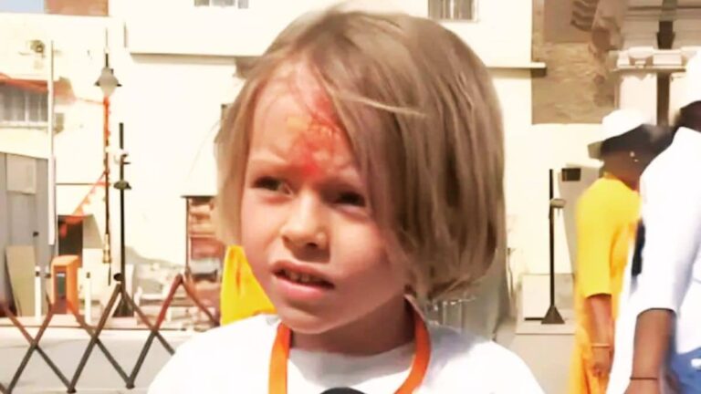 'राम मंदिर सचमुच बहुत सुंदर...', अयोध्या पहुंची विदेशी बच्ची ने शेयर किया अनुभव, भारत के लिए कही दिल जीत लेने वाली बात- VIDEO