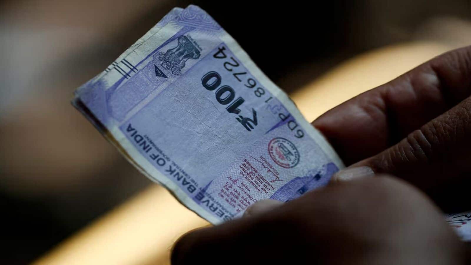 8th Pay Commission: अब 3 की जगह 5 सदस्यों के आधार पर तय होगी सैलरी? ₹69,000 तक बढ़ सकता है न्यूनतम वेतन