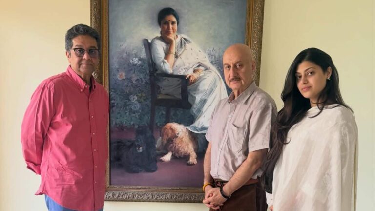 Anupam Kher: 'हर कोने में गूंज रही थी उनकी आवाज', सुरों की मल्लिका आशा भोंसले के घर पहुंचे अनुपम खेर