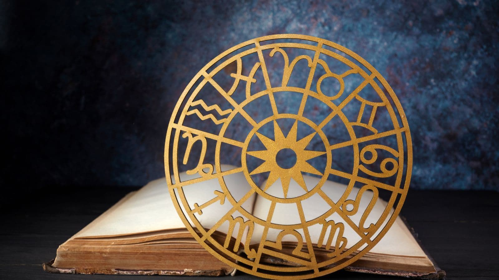 Rashifal Today: आज के दिन जल्दबाजी में ना लें कोई फैसला, जानें किन बातों का रखना होगा ध्यान