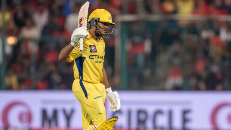 IPL के बीच CSK को लगा बड़ा झटका, चोट की वजह से पूरे सीजन के लिए बाहर हुए आयुष म्हात्रे