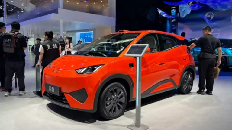 Beijing Auto Show 2026: अमेरिका में एक कार की कीमत में खरीदें 5 EV! चीन ने ऑटो मार्केट में मचाया धमाका