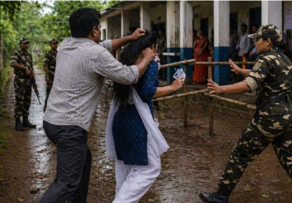 Bengal: 2 साल पहले प्रेमी के साथ गई पत्नी को पकड़ने के लिए पति ने पोलिंग बूथ पर 5 घंटे तक बिछाया जाल! उसके पहुंचते ही बोला हमला