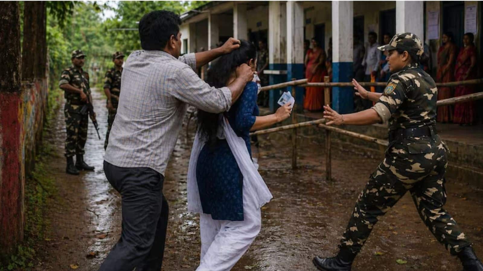 Bengal: 2 साल पहले प्रेमी के साथ गई पत्नी को पकड़ने के लिए पति ने पोलिंग बूथ पर 5 घंटे तक बिछाया जाल! उसके पहुंचते ही बोला हमला