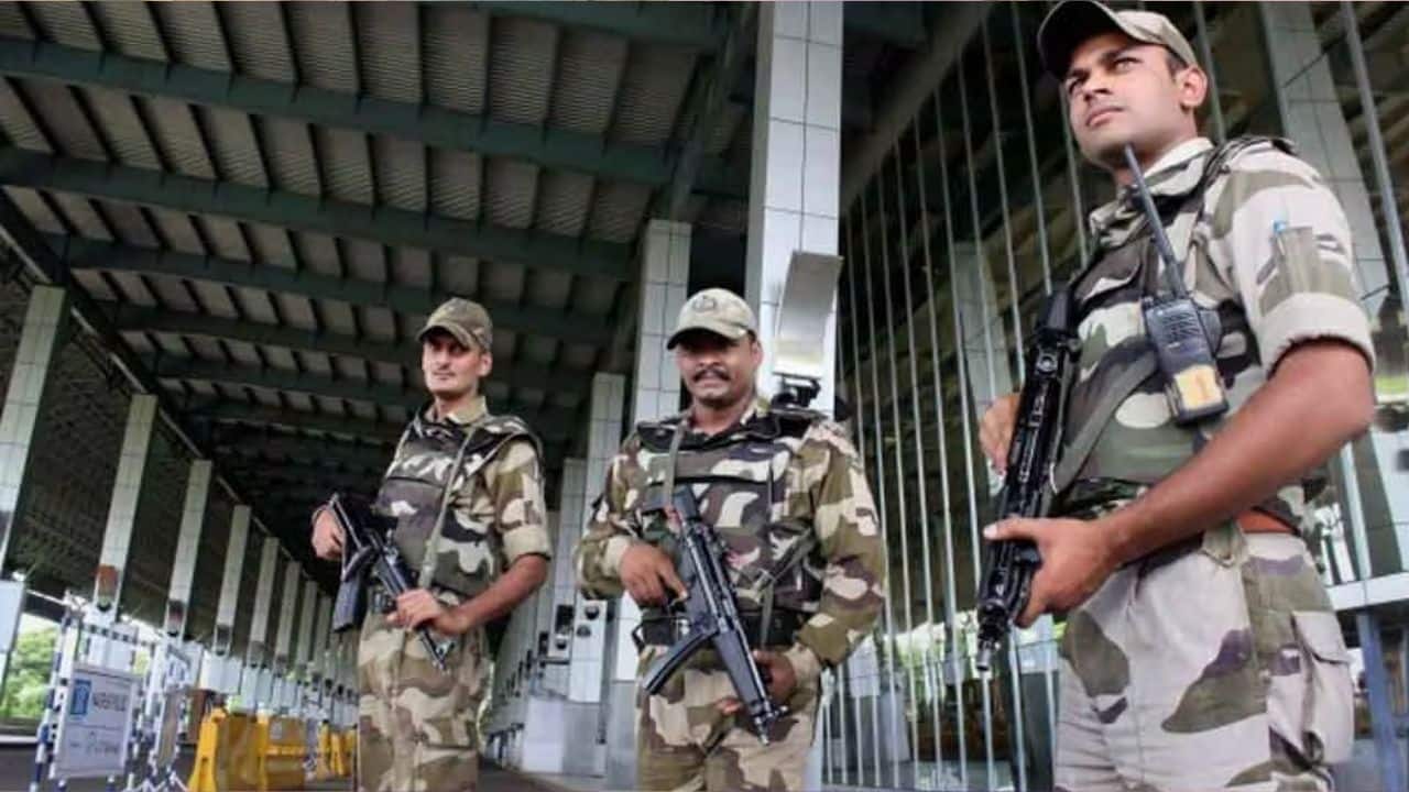 श्रीनगर एयरपोर्ट पर हिरासत में लिए गए 2 अमेरिकी नागरिक,चेकिंग में मिली ये प्रतिबंधित चीज