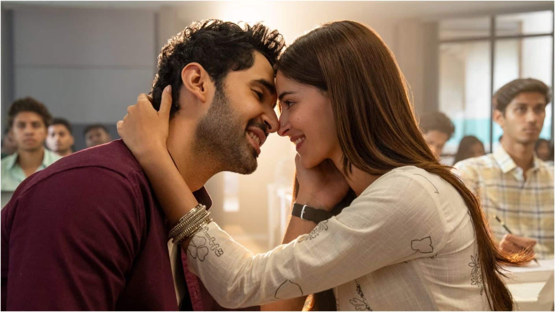 Chand Mera Dil Title Track Out: अनन्या और लक्ष्य की केमिस्ट्री ने जीता फैंस का दिल, रोमांस के रंग में डूबा इंटरनेट