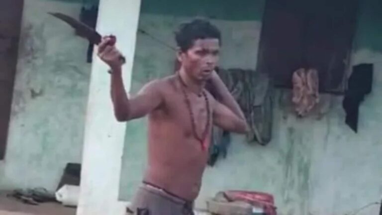 Chhattisgarh Murder: पत्नी की हत्या कर, कटा सिर हाथ में लेकर गांव में घूमता रहा पति, आरोपी गरिफ्तार