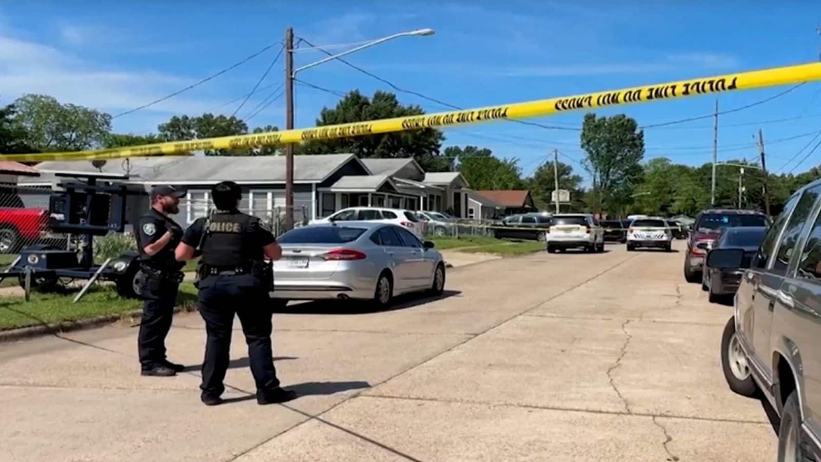 Mass shooting in US: अमेरिका में सामूहिक गोलीबारी से दहशत! बंदूकधारी ने 8 मासूमों की कर दी हत्या, अपने बच्चों की भी ले ली जान