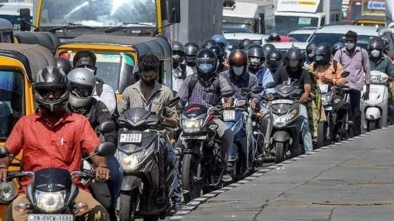 दिल्ली में बंद होंगे पेट्रोल वाली बाइक और स्कूटर! राजधानी की सड़कों पर दौड़ेंगे सिर्फ EV टू-व्हीलर, 2028 तक होगा पूरा बदलाव