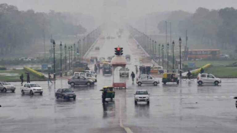 IMD Heavy Rain Alert Today: दिल्ली-NCR में झमाझम बारिश, यूपी-बिहार समेत 13 राज्यों के लिए अलर्ट, 70kmph की रफ्तार से चलेगी आंधी