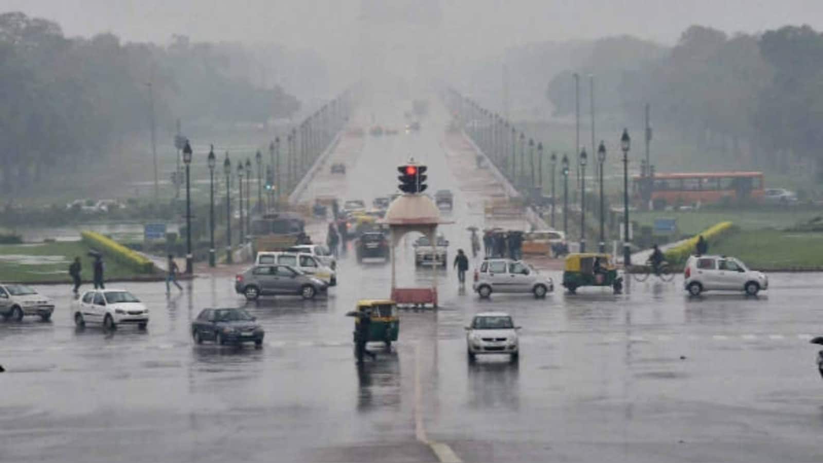 IMD Heavy Rain Alert Today: दिल्ली-NCR में झमाझम बारिश, यूपी-बिहार समेत 13 राज्यों के लिए अलर्ट, 70kmph की रफ्तार से चलेगी आंधी