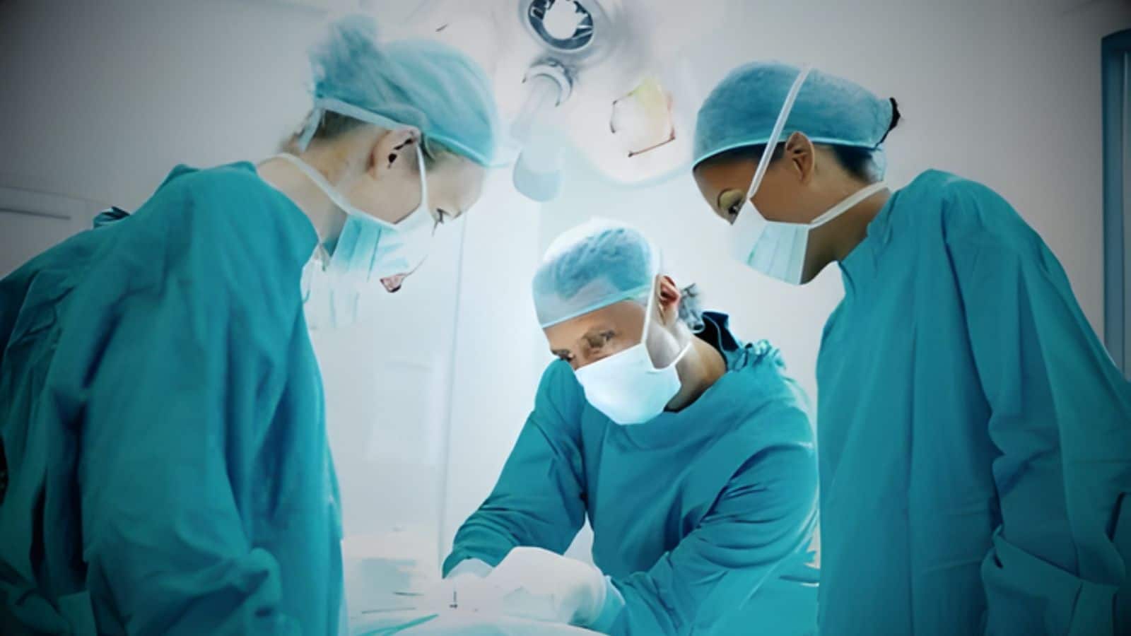 डॉक्टर मैडम फोन पर कर रही थीं गाइड, स्टाफ ने की डिलीवरी, लापरवाही ने ली मां और नवजात की जान!