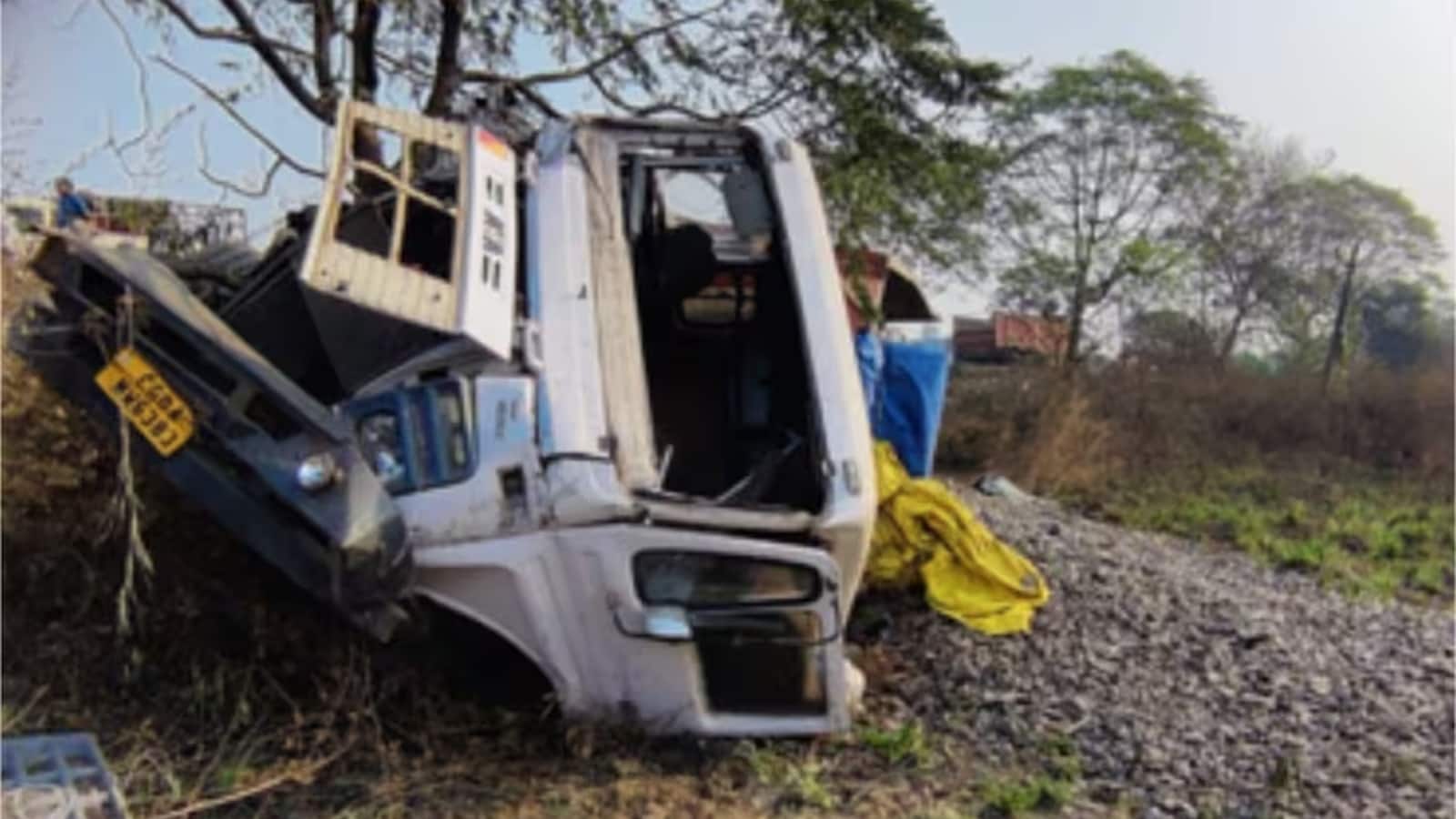 Gujarat Road Accident: गुजरात में दर्दनाक हादसा, तेज रफ्तार ट्रक ने श्रद्धालुओं को कुचला, 5 महिलाओं समेत 7 की मौत