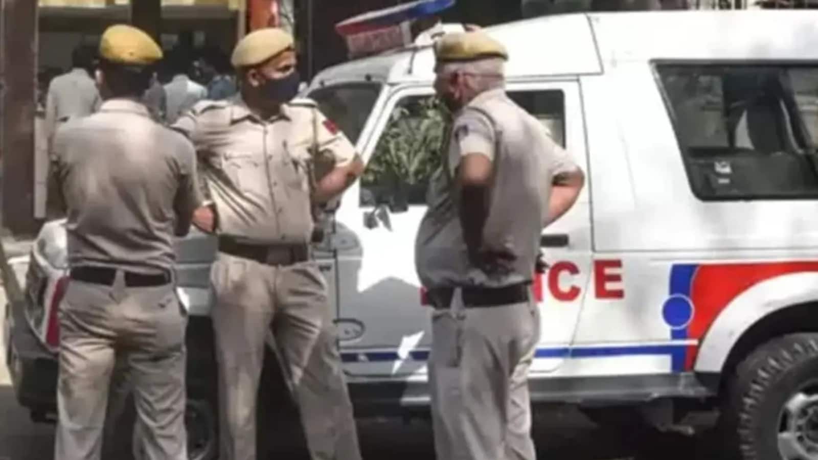 Delhi Robbery: दिल्ली में घरेलू नौकर ने कारोबारी और परिवार को बनाया बंधक, लूटे 25 लाख के गहने, जांच में जुटी पुलिस