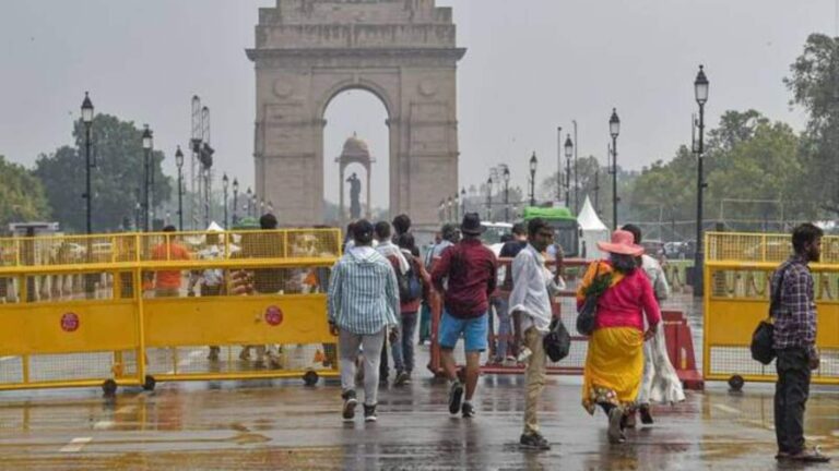 Delhi Weather Today: दिल्ली में बारिश के बाद ठंडी सुबह से राहत, लेकिन आने वाले दिनों में बढ़ेगा तापमान