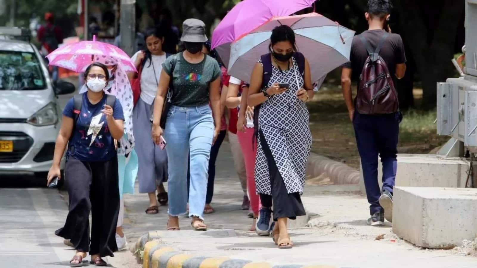 Delhi Weather Update: दिल्ली में 11 साल बाद अप्रैल का सबसे ठंडा दिन, अब 10°C तक बढ़ेगा तापमान, IMD ने जारी किया अलर्ट