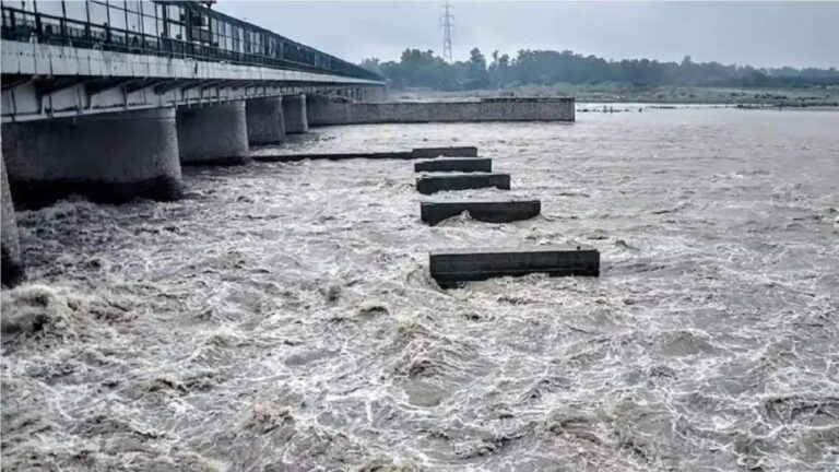 Delhi Yamuna Flood Wall: दिल्ली सरकार का बड़ा फैसला, यमुना किनारे बनेगी 4.7 KM लंबी ‘फ्लड प्रोटेक्शन वॉल’, इन इलाकों को होगा फायदा