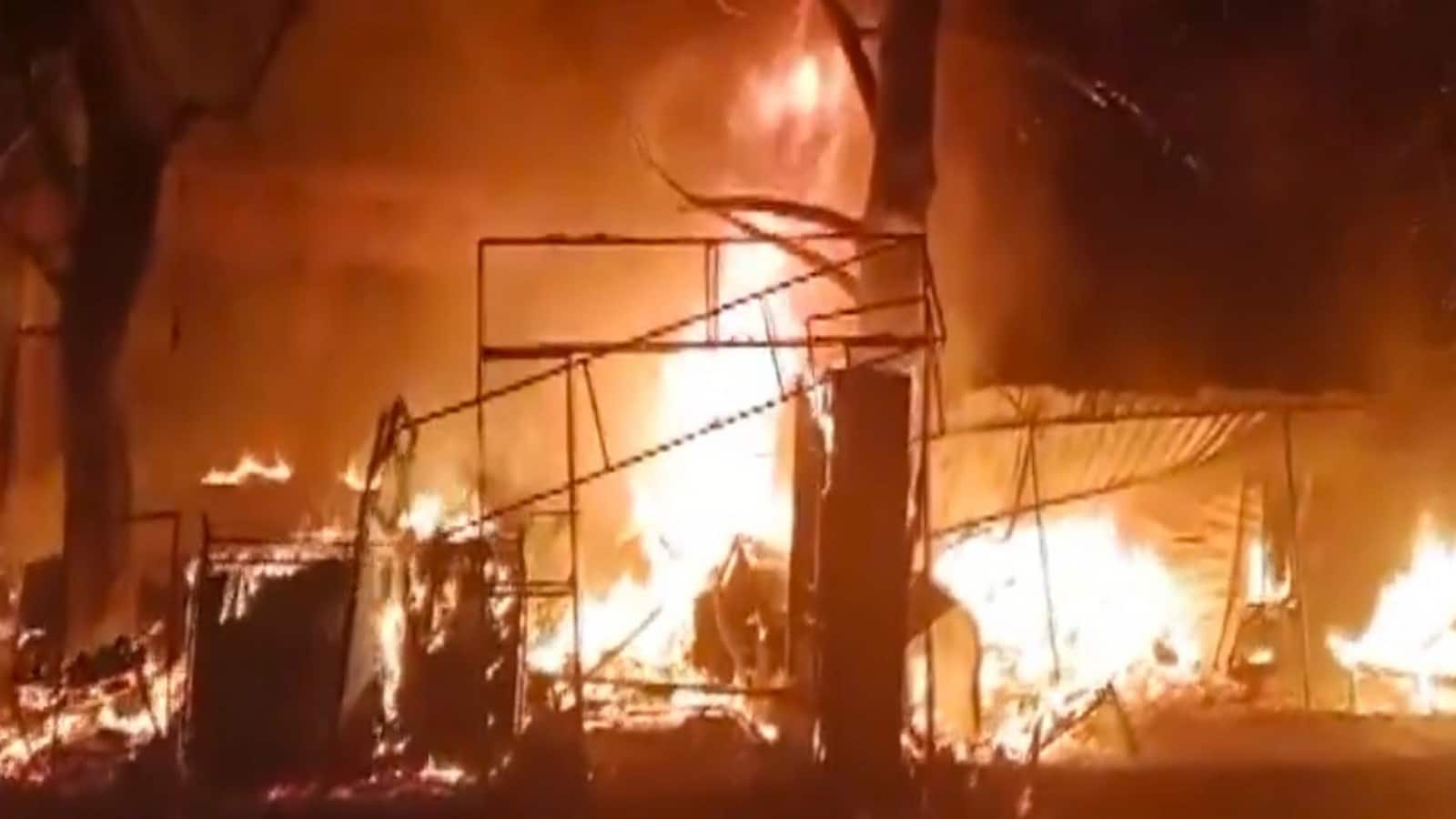 Lucknow Fire Incident: सीतापुर हाईवे पर आग का तांडव, कई दुकानें जलकर राख, लाखों का हुआ नुकसान