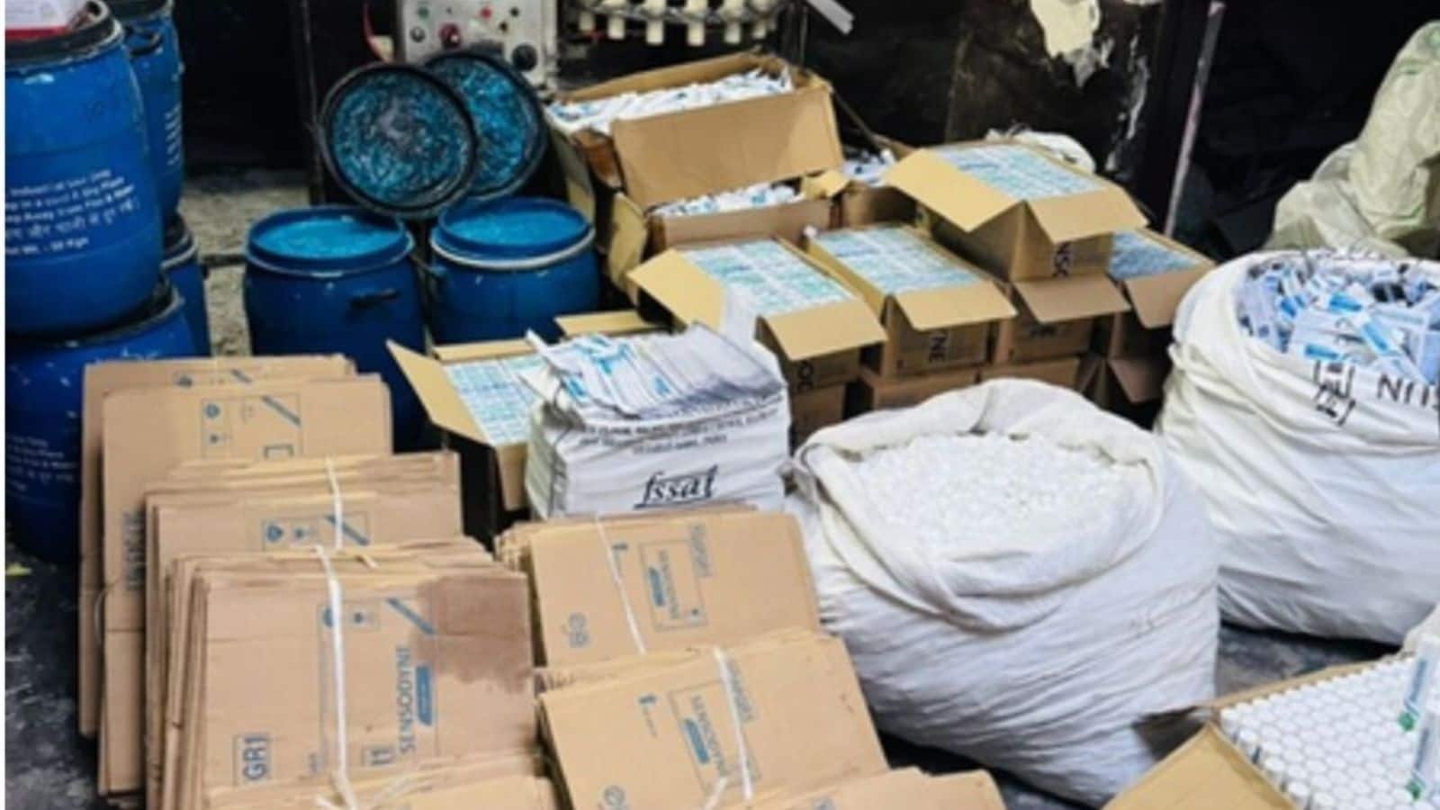 आपके टूथ पेस्ट में 'जहर' है! दिल्ली में 'नकली' Sensodyne बनाने वाली फैक्ट्री का भांडाफोड़, 2100 ट्यूब बरामद