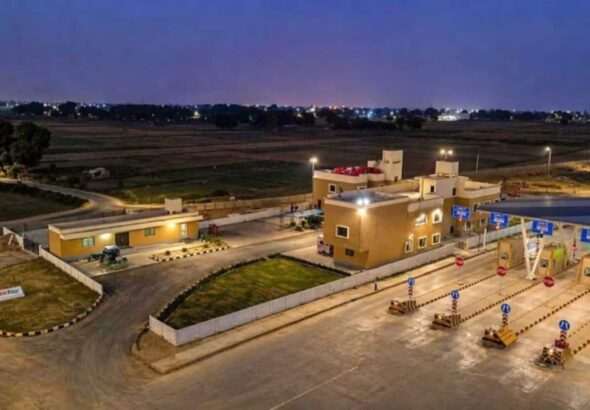 Ganga Expressway: अब मेरठ से प्रयागराज सिर्फ 6-7 घंटे में, लेकिन Toll भी लगेगा तगड़ा!