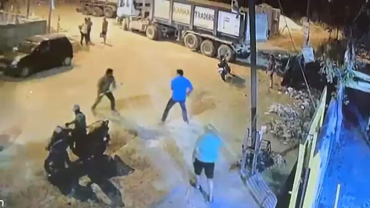 Ghaziabad: पत्नी के साथ अफेयर का शक... युवक ने पड़ोसी का किया तालवार से हमला, काट डाला कान