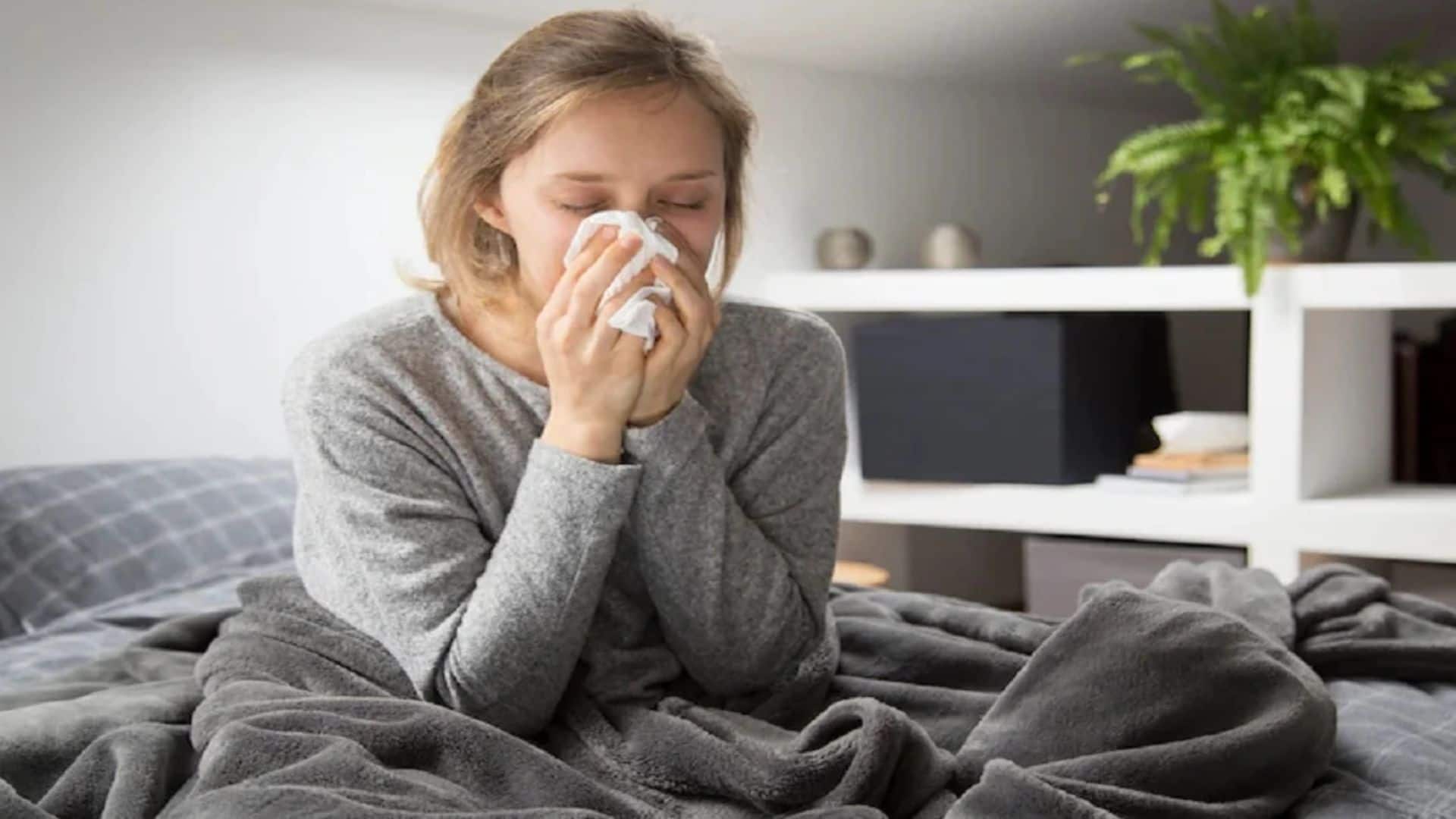 Health: अचानक बुखार, कफ और पेट की समस्याओं से आसपास के लोग होने लगे बीमार! एक्सपर्ट डॉक्टर से समझिए क्यों हो रहा ऐसा और कैसे बचें?