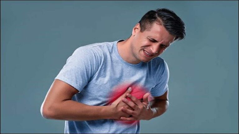 Heart Attack: अगर ये 5 लक्षण दिखें तो तुरंत हो जाएं अलर्ट, हार्ट अटैक से पहले दिखते हैं ये लक्षण