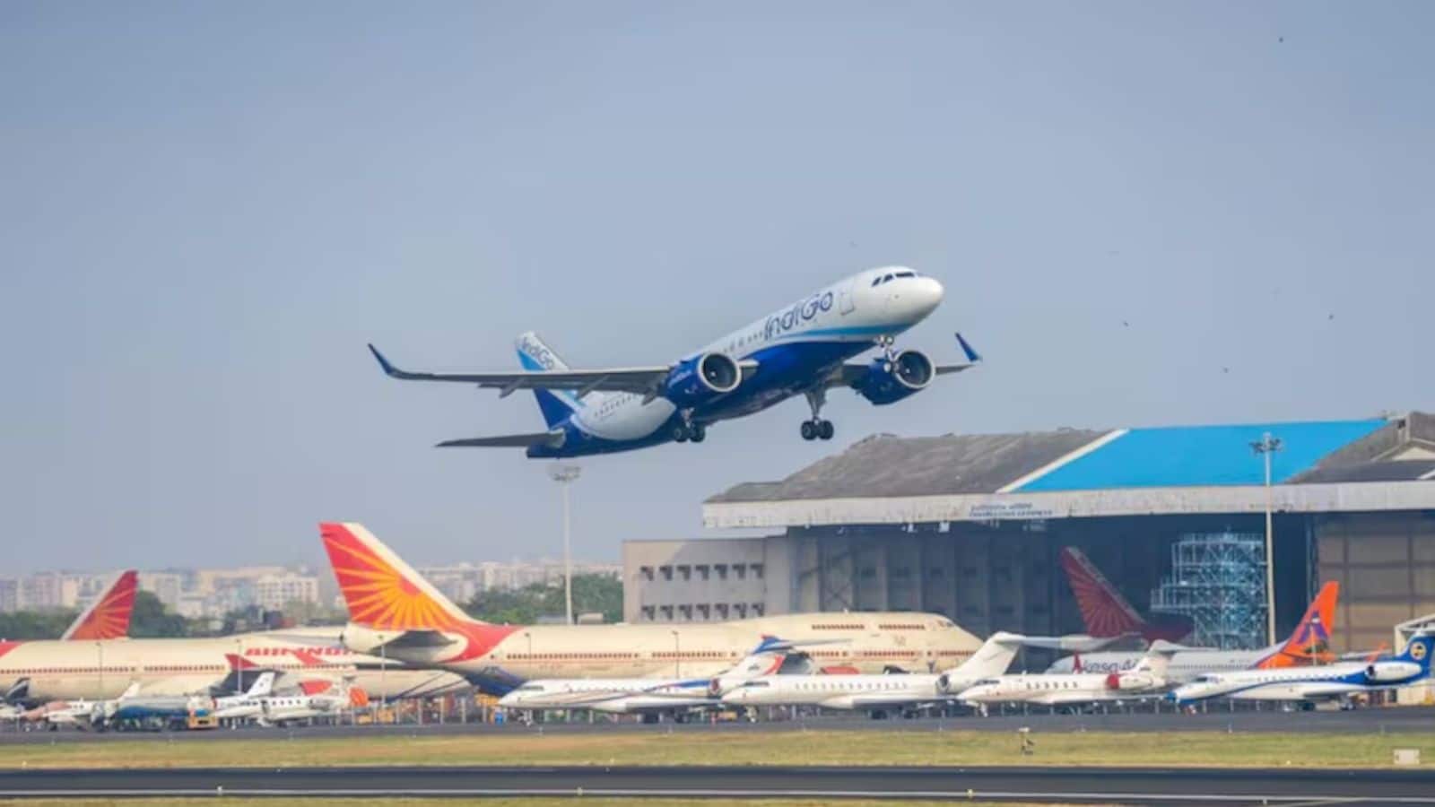 IndiGo और Air India को बड़ी राहत! एयरपोर्ट पर लैंडिंग और पार्किंग चार्ज में 25% की भारी कटौती; जानें यात्रियों पर क्या होगा असर