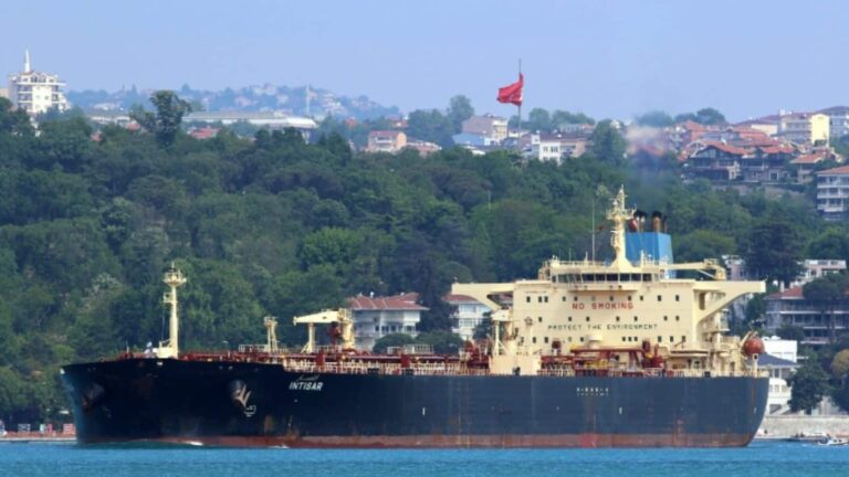 7 साल बाद भारत आ रहा है ईरानी तेल, गुजरात के वाडिनार पहुंचेगा 6 लाख बैरल का पहला शिपमेंट; ट्रंप की 'खास छूट' का असर