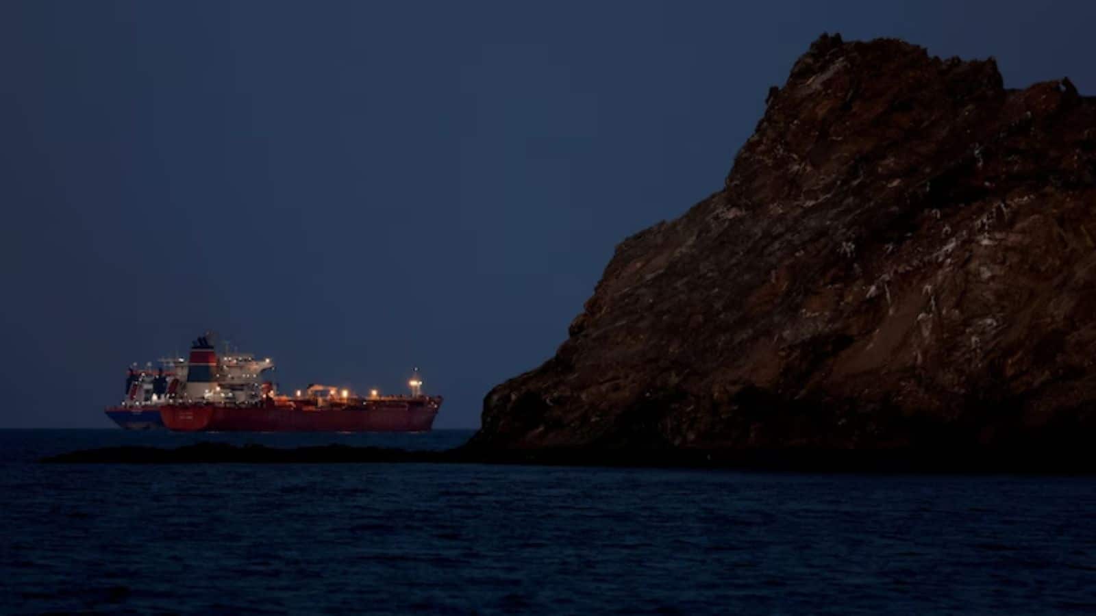 'हमें रोका तो हम गोली चला देंगे...', ईरान ने अमेरिका को दी सीधी चेतावनी; होर्मुज में बढ़ी जंग की आहट