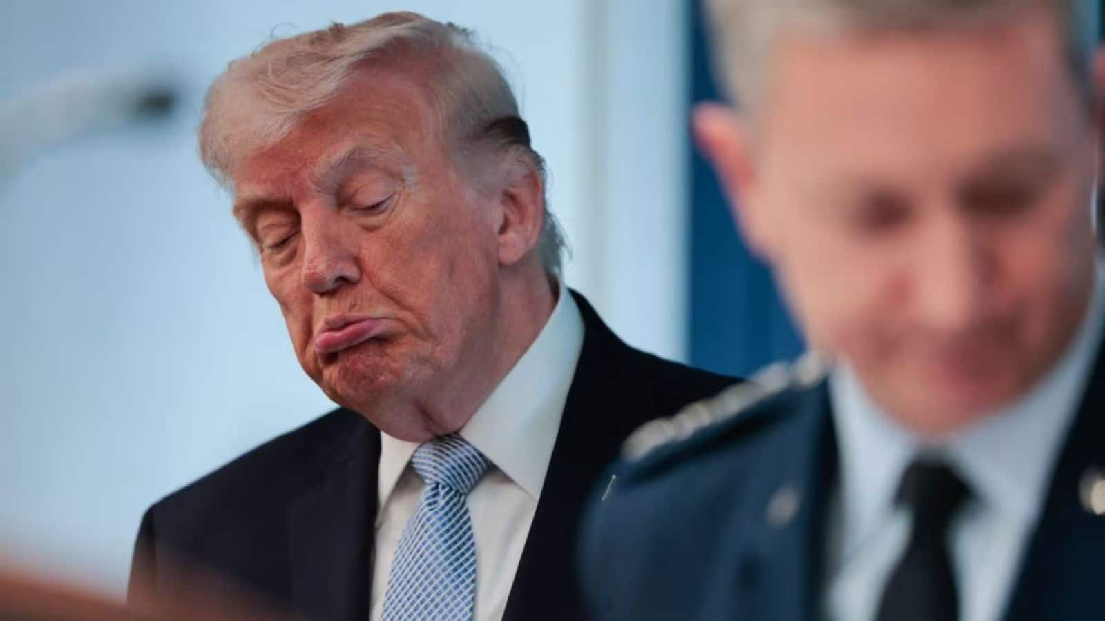 क्या होर्मुज की नाकेबंदी ट्रंप की बड़ी भूल? अमेरिका के 'चोकहोल्ड' प्लान से दुनिया भर में मचेगी खलबली!