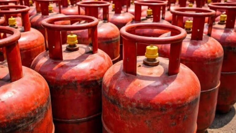 LPG Cylinder New Rules: डिलीवरी से लेकर कीमत तक... 1 मई से बदल जाएंगे एलपीजी सिलेंडर के ये नियम!