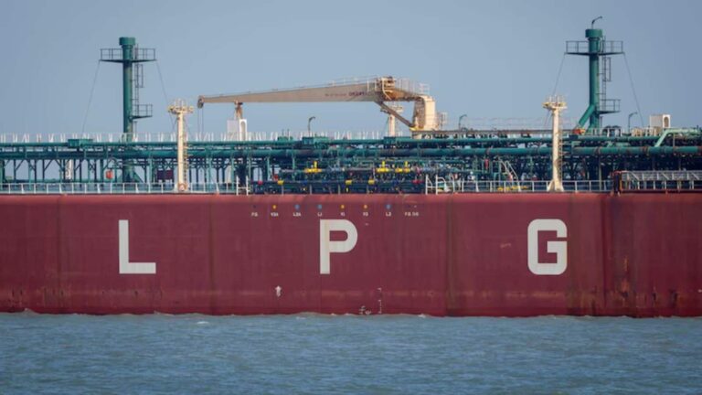 लंबा चलेगा LPG का संकट! सप्लाई बहाल होने में लग सकते हैं 3-4 साल, जानें  विदेशी सप्लायर्स ने क्या बताया