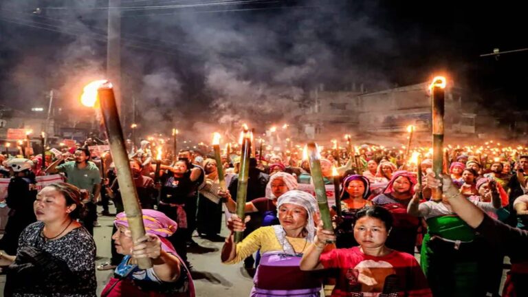 manipur Violence: मणिपुर में फिर भड़की हिंसा! क्या मशाल रैलियों में असामाजिक तत्व ले रहे हिस्सा? पुलिस का बड़ा दावा