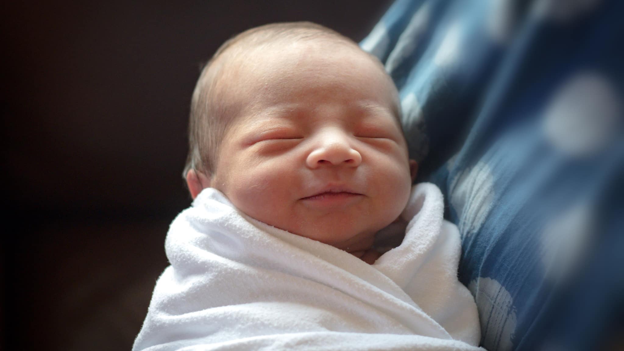 हवा में हुआ जन्म, अब फंसी नागरिकता, किस देश का होगा बच्चा?