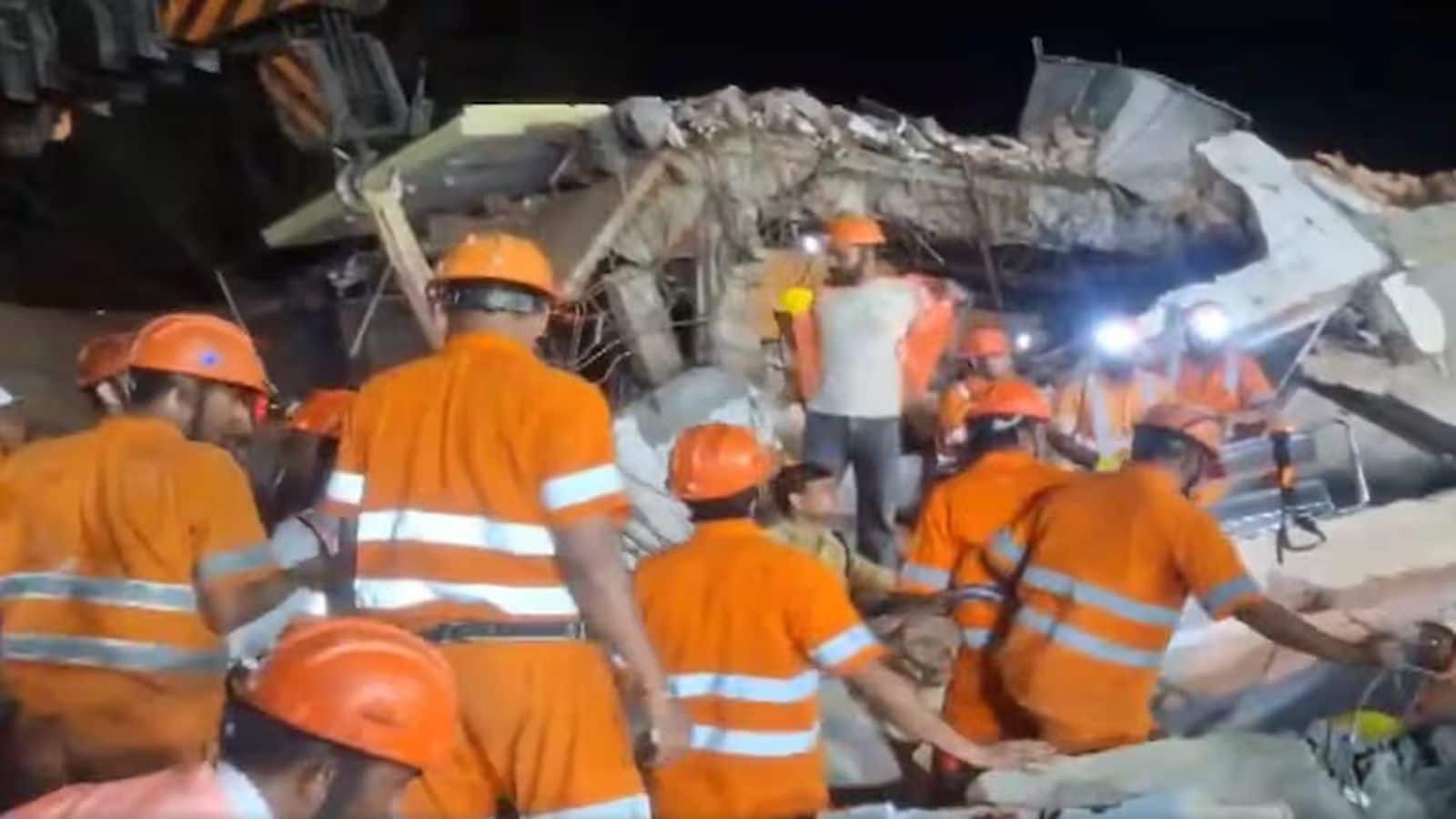 MP Building Collapses: मध्य प्रदेश के अनूपपुर में 4 मंजिला बिल्डिंग गिरने से दो लोगों की मौत, हादसे के वक्त जान बचाकर भागते दिखे लोग