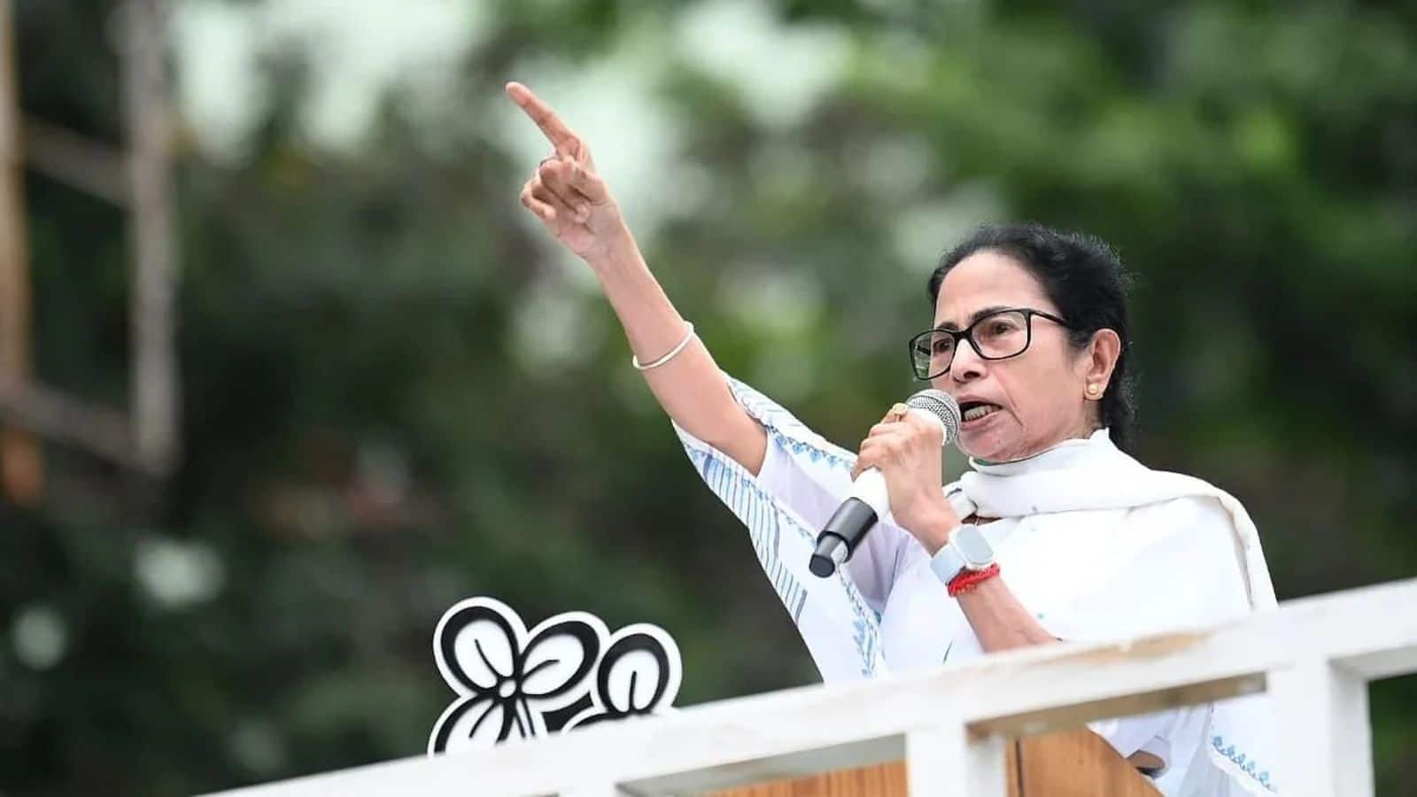 West Bengal Opinion Polls: बंगाल में TMC को झटका! इस बड़े ओपिनियन पोल में बीजेपी को मिल रही इतनी सीटें