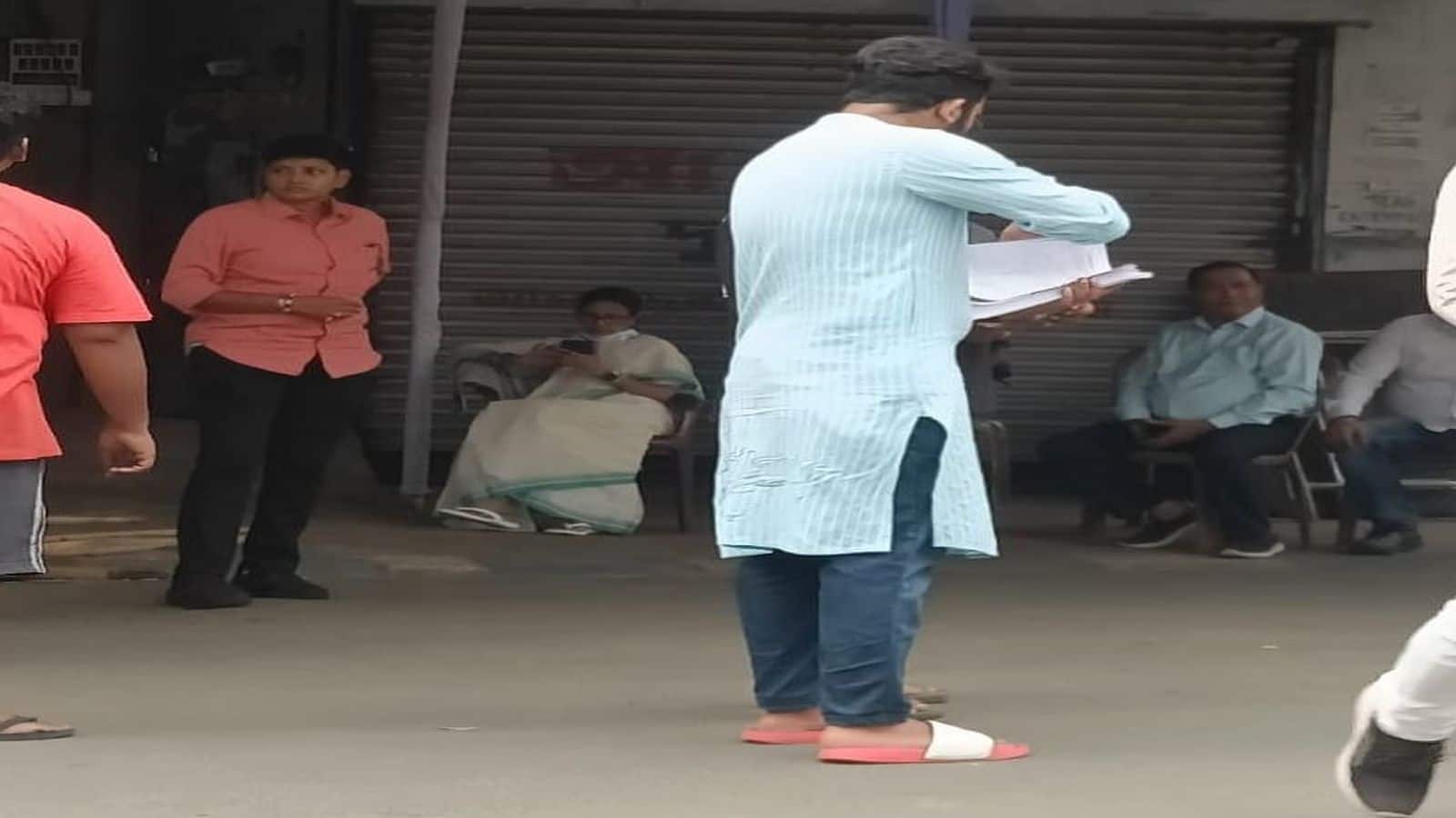 Bengal Chunav Voting: क्या बंगाल में TMC को सता रहा हार का डर? वोटिंग के बीच ममता बनर्जी ने किया वो काम जो पहले कभी नहीं किया!