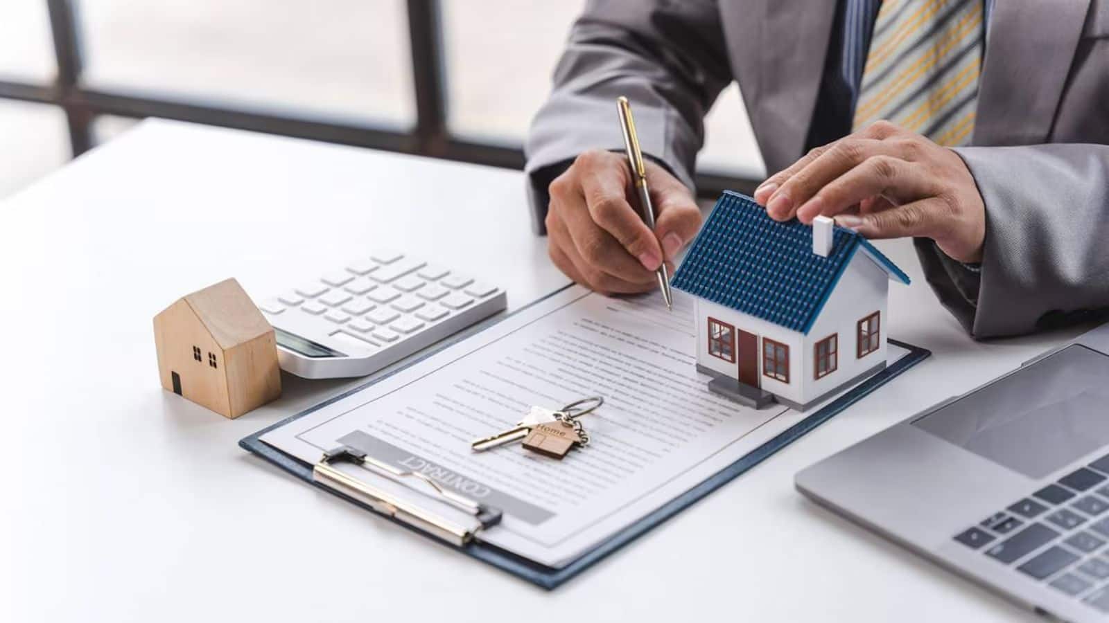 RBI ने नहीं किया रेपो रेट में बदलाव, होमलोन बायर्स पर क्या पड़ेगा असर?