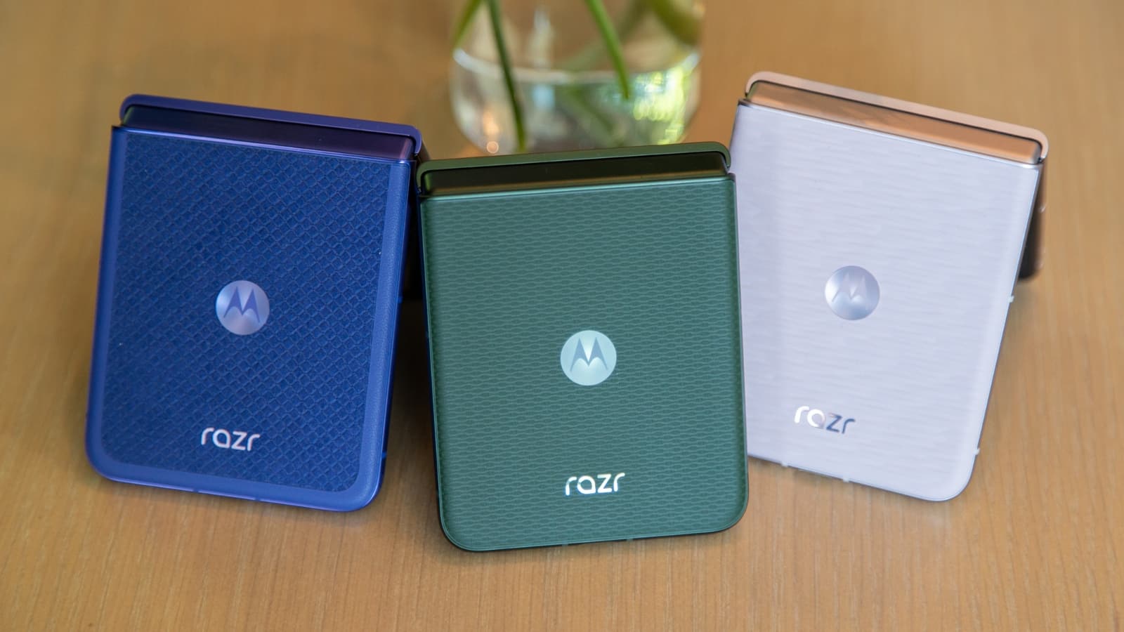 Motorola Razr 2026 सीरीज लॉन्च, मिलेगा 7 कलर ऑप्शन और प्रीमियम फीचर्स