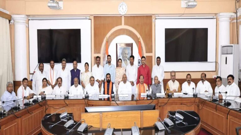 Bihar CM News: नीतीश कुमार ने इस्तीफा देने से पहले की आखिरी कैबिनेट बैठक, सीएम ने की मंत्रिमंडल भंग करने की सिफारिश