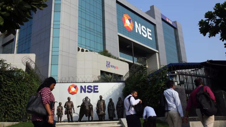 शेयर बाजार से दूरी बना रहे निवेशक, 35 लाख एक्टिव क्लाइंट्स ने NSE से तोड़ा नाता; 5 पॉइंट्स में समझिए आखिर क्यों भागे निवेशक?